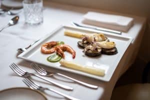 Grilled squid and shrimps with asparagus and eggplant